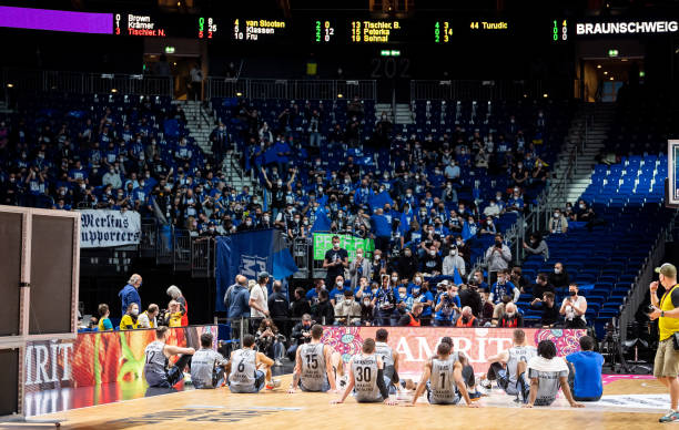 端的空缺 端的空缺